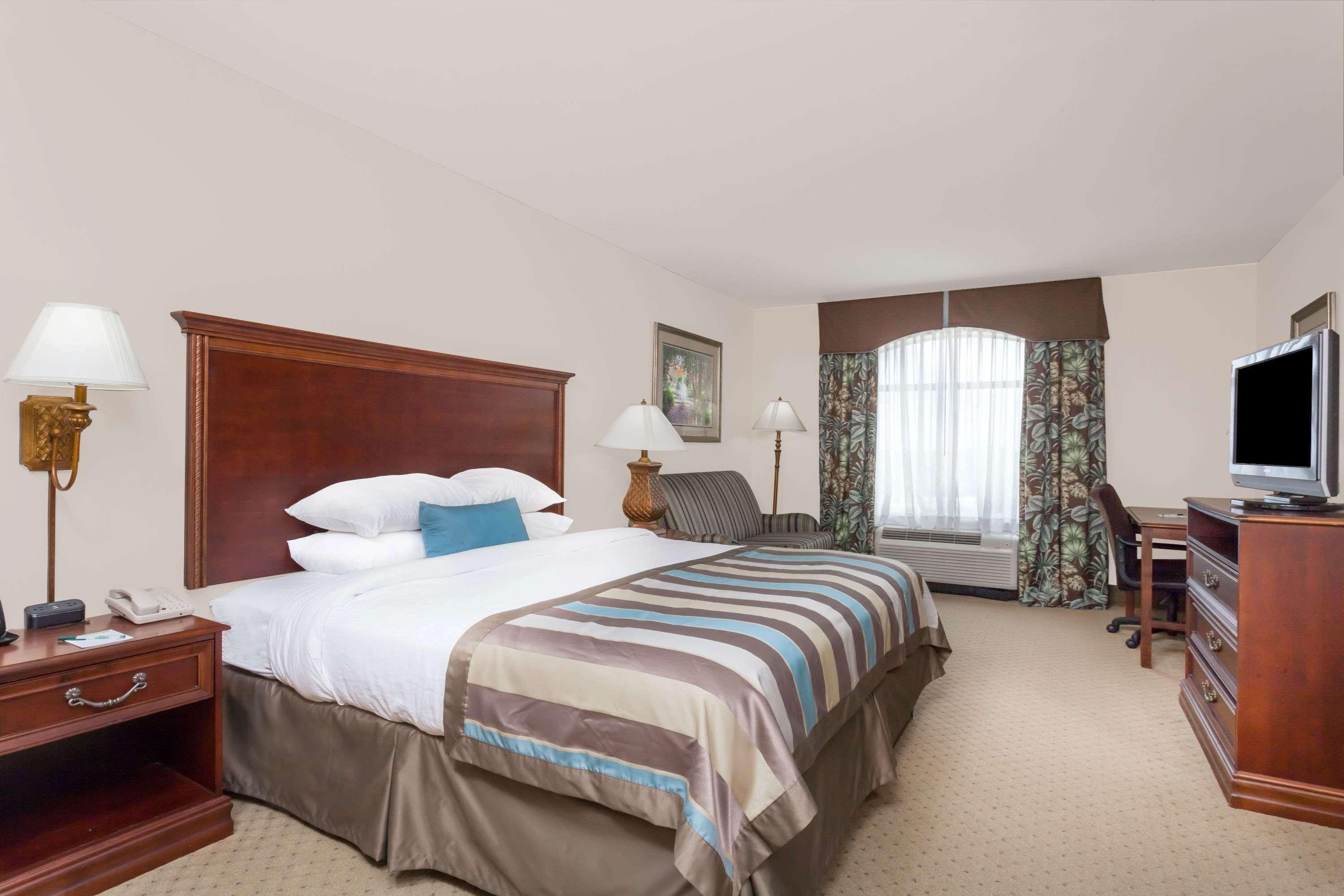 Wingate By Wyndham Columbia/Lexington Hotel Exterior photo
